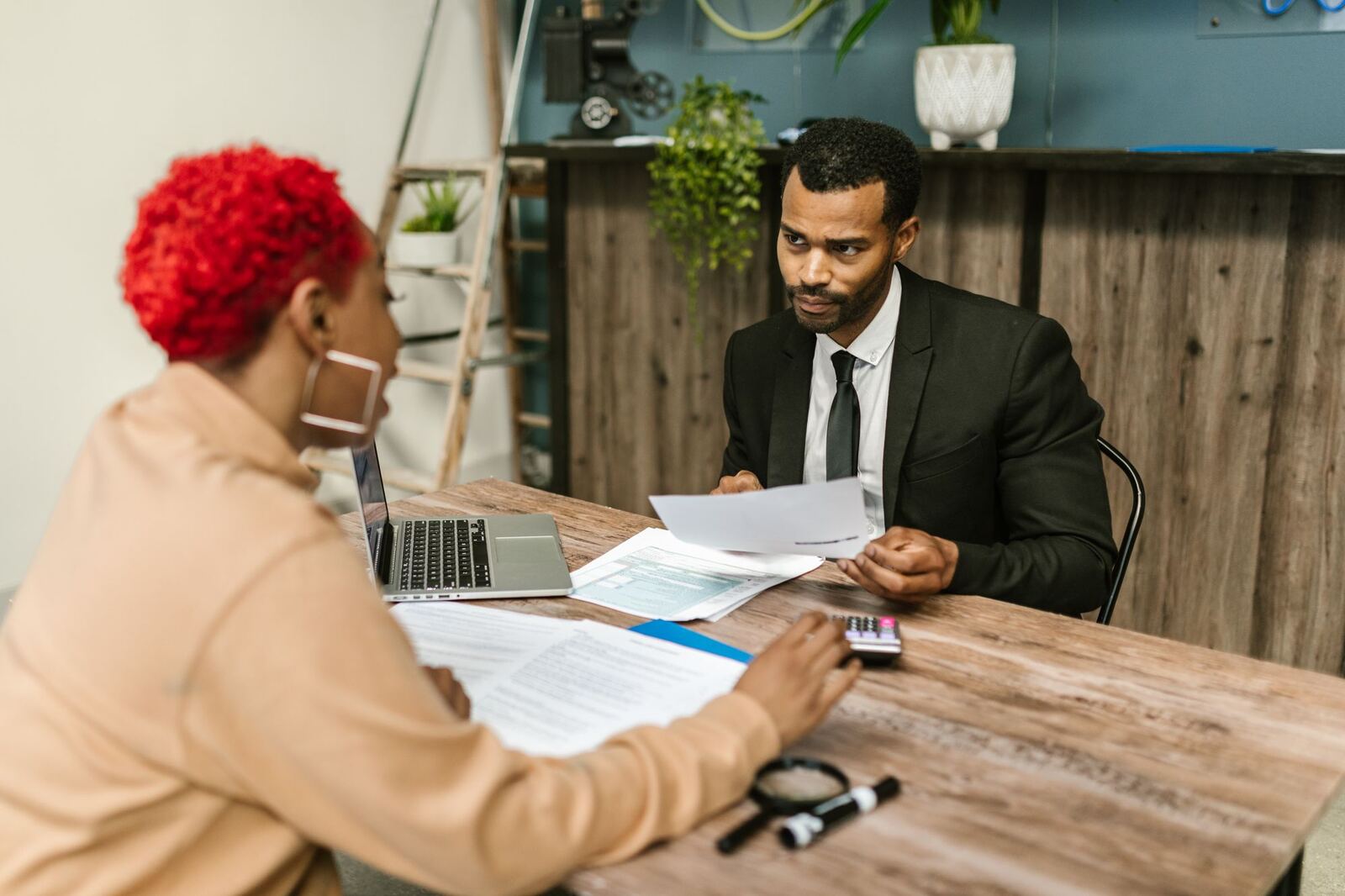 Advisor meeting with a client